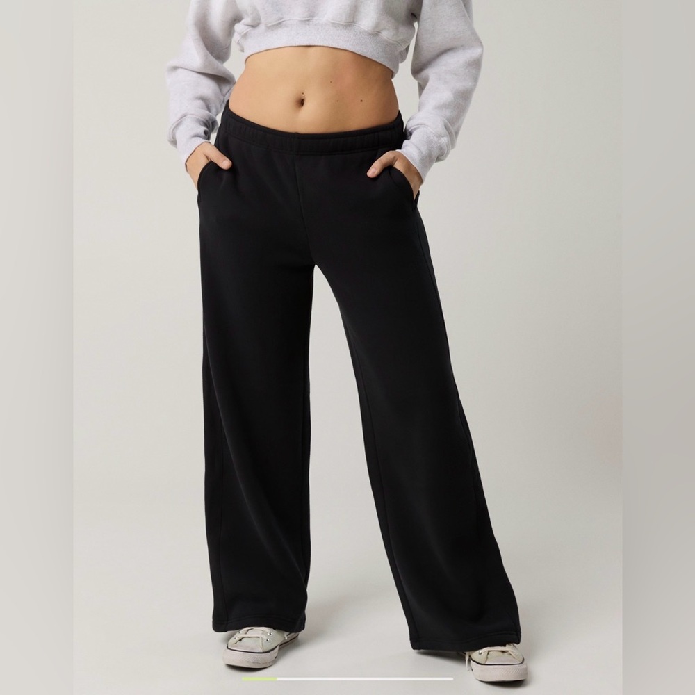 Offline by Aerie Women’s Wide Leg Black Sweatpants